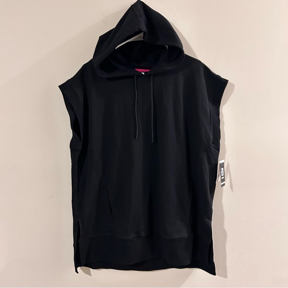 Hooded sleeveless top